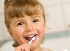 brosse-a-dent-clinique-dentaire-st-charles-a-pierrefonds-experts-en-dentisterie